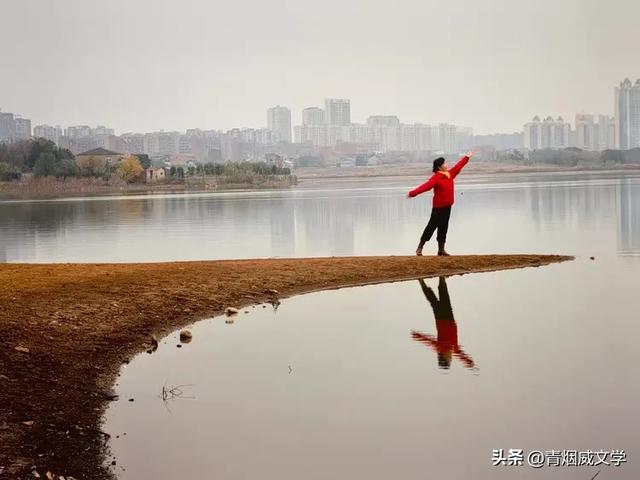 盘龙悠远银杏黄 水中学友情谊长