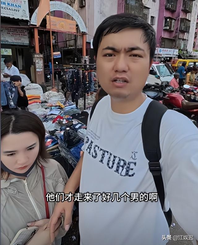 中国夫妻探秘亚洲最大贫民窟，丈夫被砸头，妻子被摸臀部不敢反抗