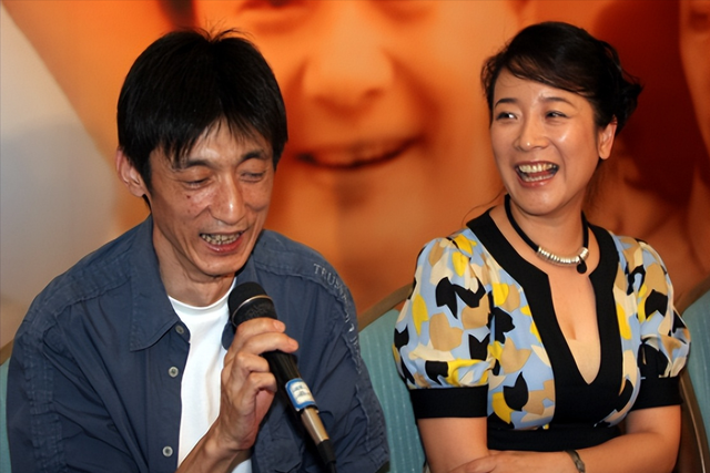 她是国家一级演员，多次给坐轮椅丈夫戴绿帽，如今儿子也是演员
