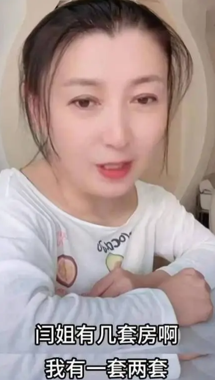 风向变了？央媒公开点名闫学晶，文案信息量大，32岁儿子也被连累