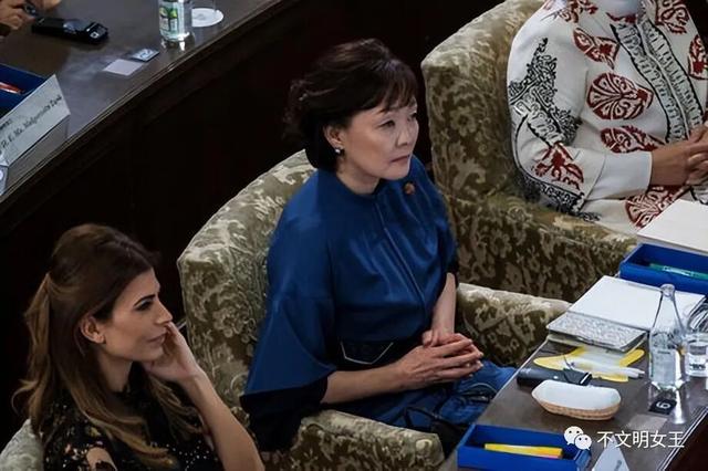 61岁安倍昭恵：丈夫遇刺后搬离婆家，种地疗伤，常去安倍坟前上香