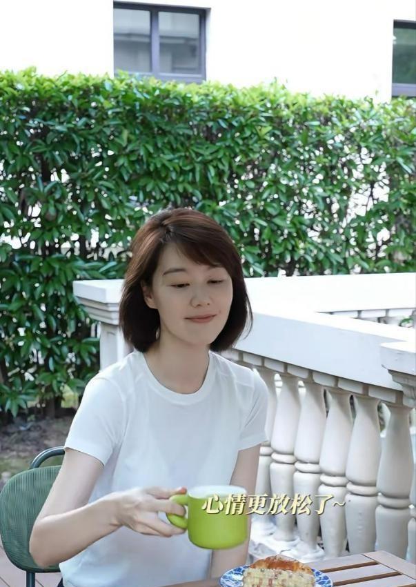 私生活混乱？遭央视“开除”？被传与小尼结婚的她，现状究竟如何