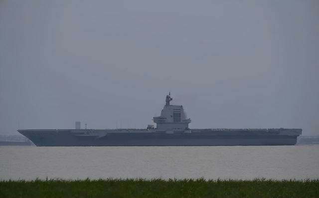 福建舰全程戒备南下，连夜穿过台湾海峡，20万台军毫无反应？