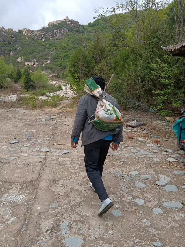 深度｜守墓人靳宗友：行万里青山，守英烈忠魂