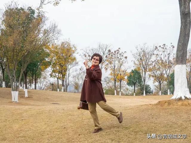 盘龙悠远银杏黄 水中学友情谊长