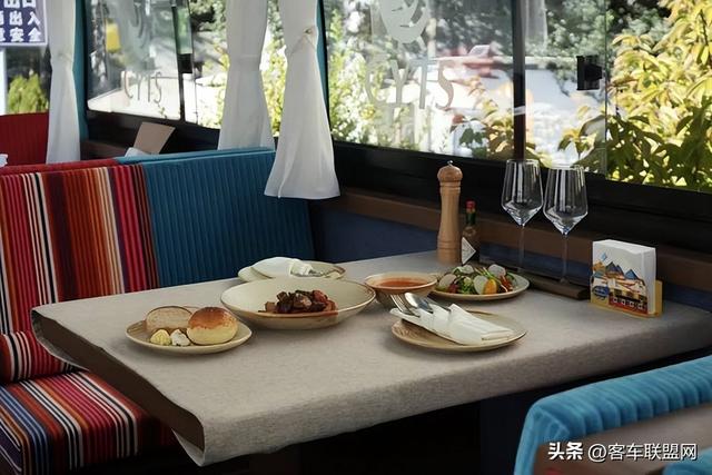 拉萨惊现“会移动的餐厅”！安凯这辆双层巴士正式发车