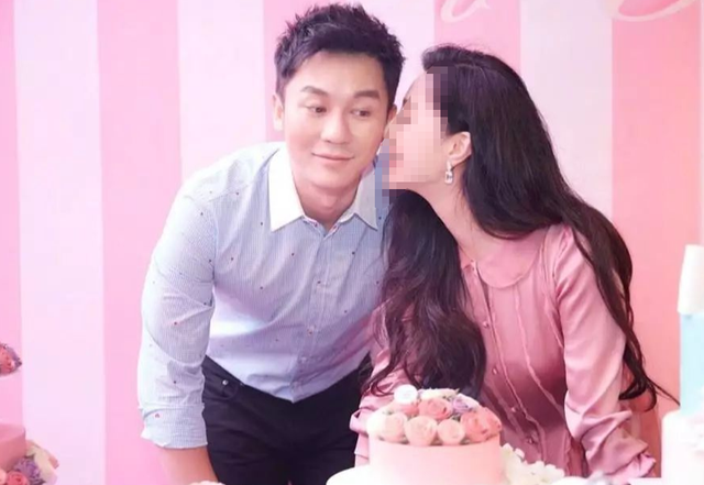 越扒越有	，被人民网点名后，闫学晶又被曝身份造假，成名史太精彩