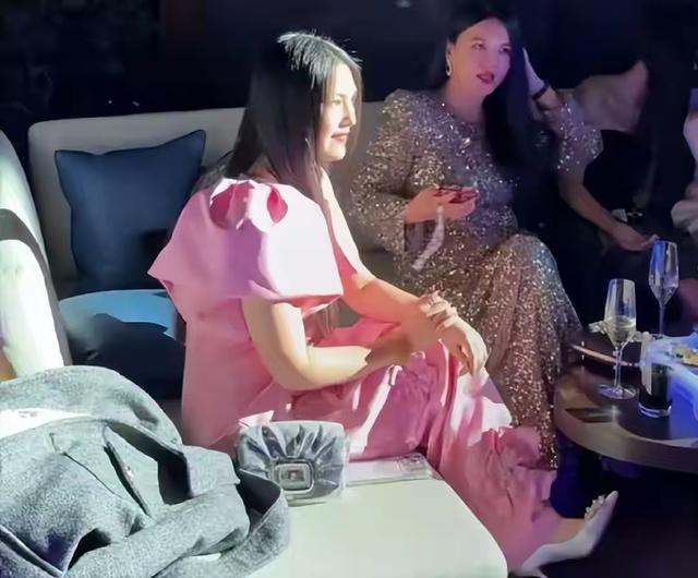 被禁止关注不到两天	，李湘被扒底朝天，远不止高调炫富那么简单