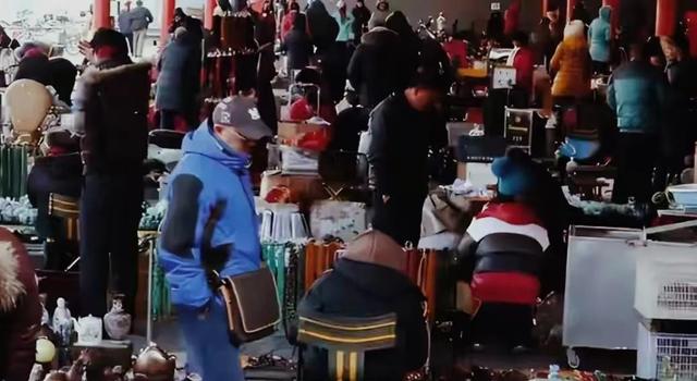 大量日本游客涌入北京，打着旅游幌子不去旅游不吃美食，来干嘛？