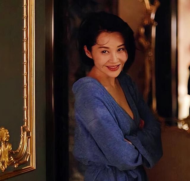 她一生 “风流成性、老少通吃”，撩汉无数，现如今56岁却依旧单身