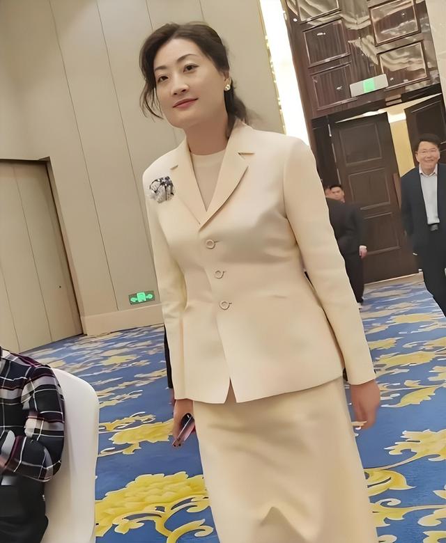 娃哈哈老员工爆料：杜建英被除名，宗馥莉早在二十年前已有准备！