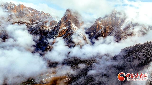 陇拍客丨甘南：扎尕那雪后初霁 云雾缭绕美如画