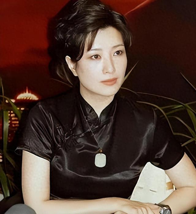 权色交易、陪睡上位，她压根不沾边，简直是娱乐圈的一股“清流”