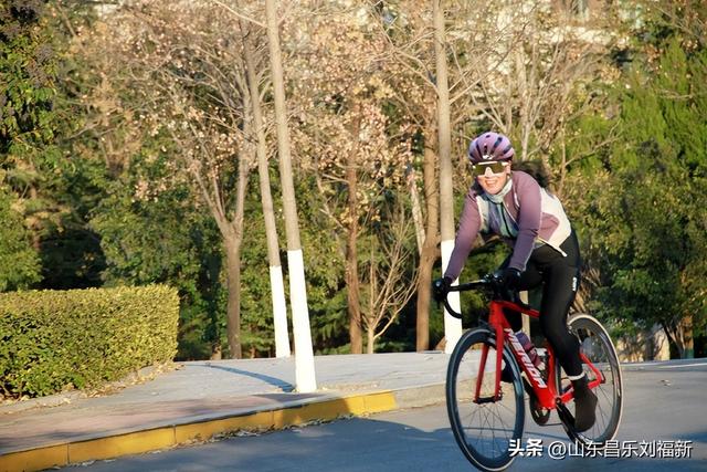 小区1号楼停电·徒步下楼·逛一圈的趣事