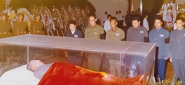 毛主席遗体防腐每年花费引质疑，徐静坦言：天价护理费说法是误解