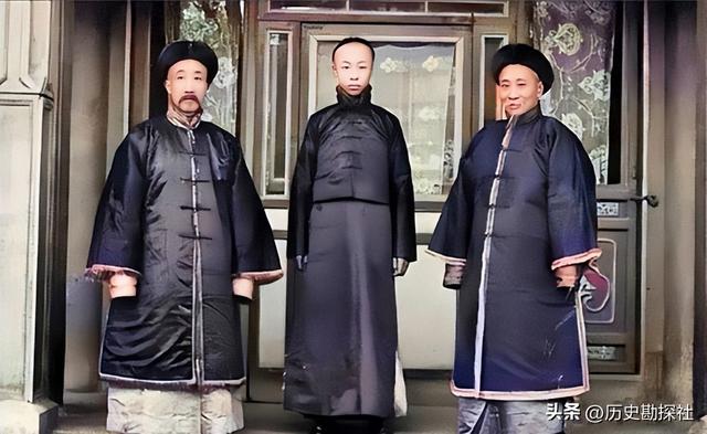 1924年溥仪被赶出紫禁城，在翊坤宫留影，寸头高筒皮靴，气质不凡
