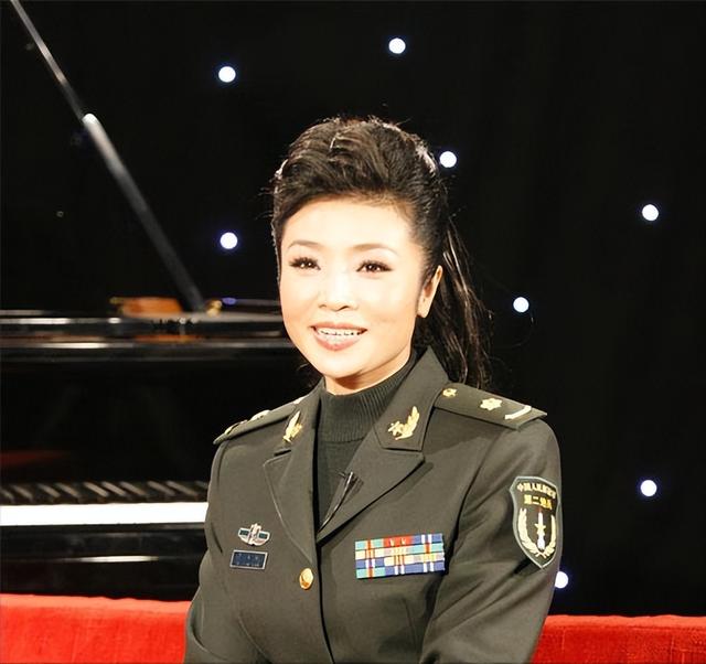 上14次春晚，红遍全国拒嫁富豪，60岁至今未婚,却活成这般模样！