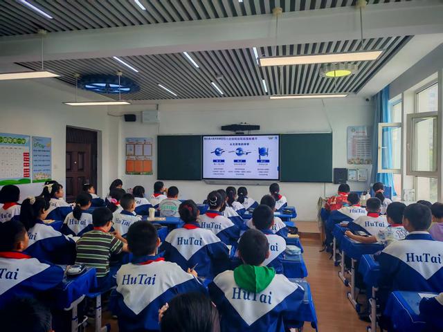 同上一堂科学课：航天英雄杨利伟点燃青海学子航天梦