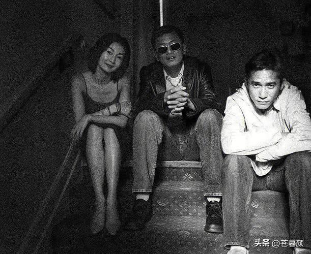 陪玩陪睡只是开胃菜，袭警、舔手指、集体嫖娼，背后的事捂不住了