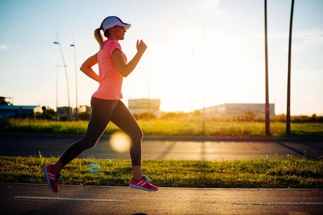 医生坦言：女性如果天天运动锻炼，用不了多久，脸上或有6种变化