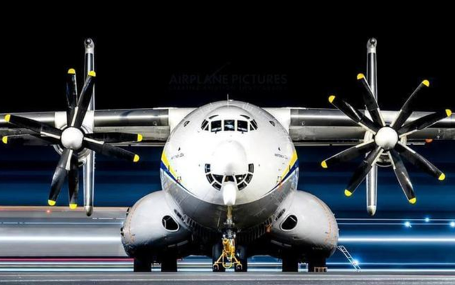 俄罗斯安-22运输机被曝坠水，孙玉良：就像“老铁鸟”的传奇落幕