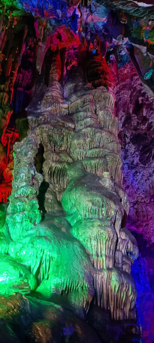柞水溶洞七彩光与影的传奇之美