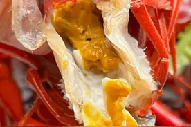 小龙虾脑袋里那坨黄的，到底是精华还是粑粑？搞清才能放心嗦虾图片