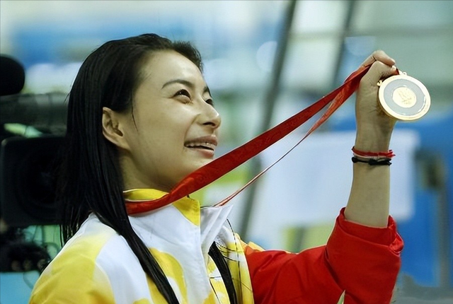 结婚13年，44岁郭晶晶再次迎来喜讯，全网恭喜	，终于等到这一天