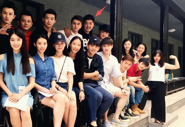 闫学晶前脚道歉，人民网就出手！呼吁彻查到底，更严重的还在后面