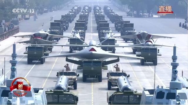 当年笑中国搞“机海战术”！六代机落后，轮到美军堆无人机了？