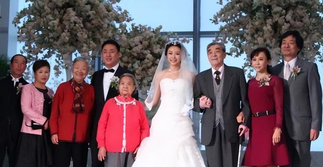 濮存昕女儿濮方：倒贴50万下嫁到东北农村，结婚10年被丈夫宠成宝