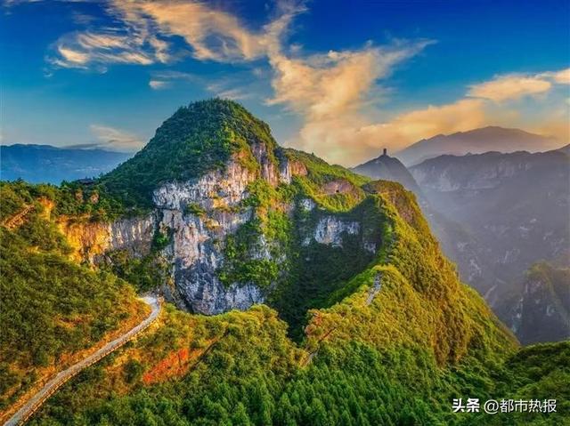 10月2日攀登“万里长江第一梯” 国庆中秋不远游 在云阳体验别样假期