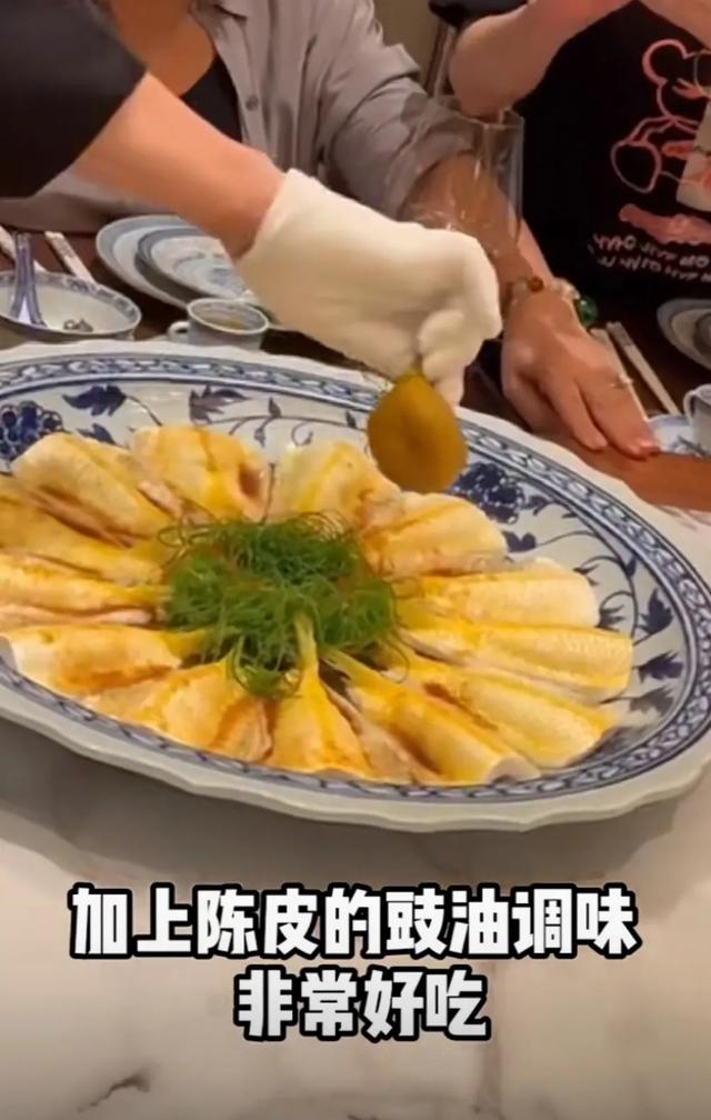 一众港星组团回内地吃陈皮宴，花费超50000元，直呼好特别好美味