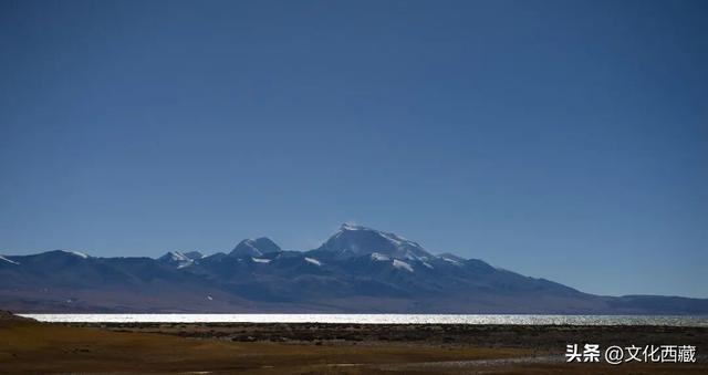 99%的人都错过的西藏最澄澈的湖泊！湖心冰裂瞬间太绝了！