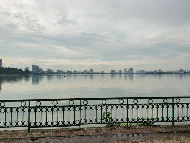 越南河内的西湖景区。越南官员去了杭州获得灵感，也复制了一个