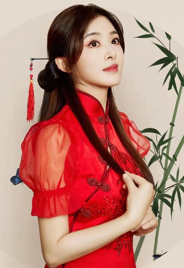 张含韵的奶欲更勾人,36岁依旧童颜,身材却饱满成熟韵味满满