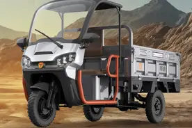 雅迪2025新款三轮车亮相，搭载1500W宽磁动力电机，能拉千斤货！图片