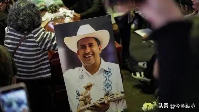 墨西哥市长亡灵节遭枪杀！警方保护失效	，凶手连开7枪震惊全场！