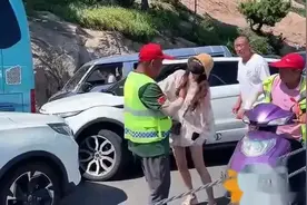 又见被打不还手！小仙女逆行撞车打人，事后逃逸！图片