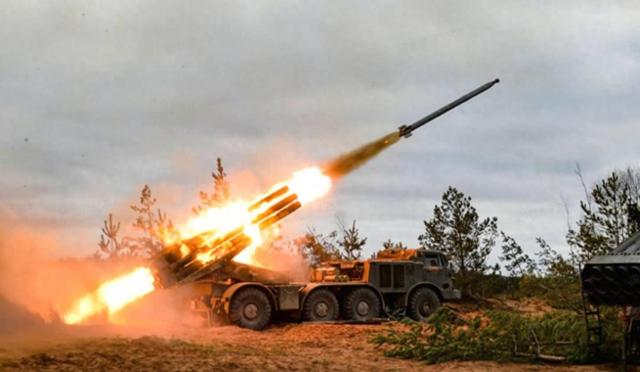 8倍兵力围死！波克罗夫斯克三面包围，乌军硬守死撑还是有后手？