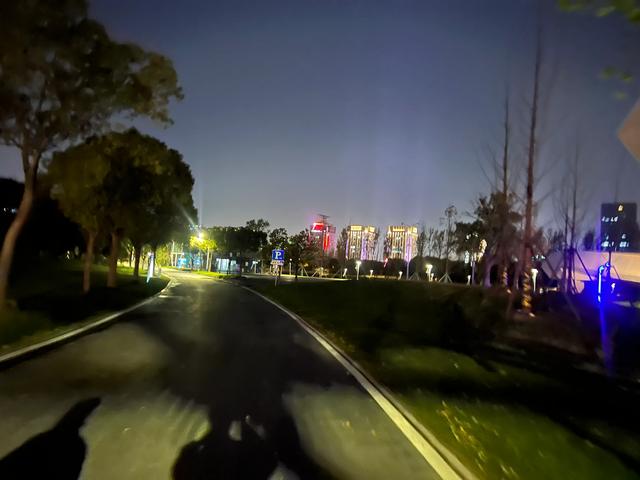 夜步嘉兴中央公园