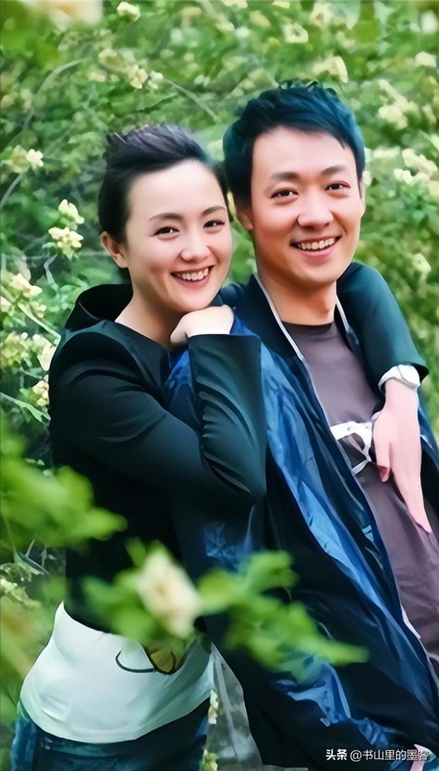 朱媛媛离世5个月，辛柏青寺庙露面，女儿扶着下楼，李乃文也在