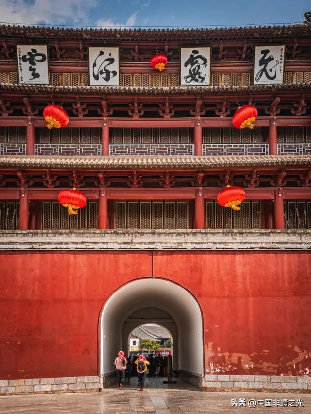 云南建水——千年临安古城 ：中国最后一座活着的古城！