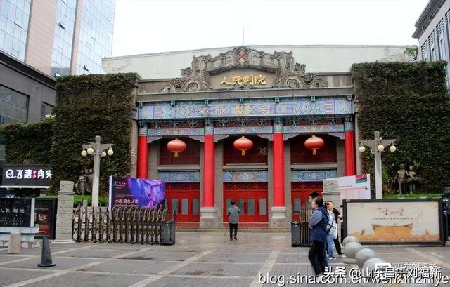 秋雨中的“西安回民街”街市（“陕西之旅”之六）