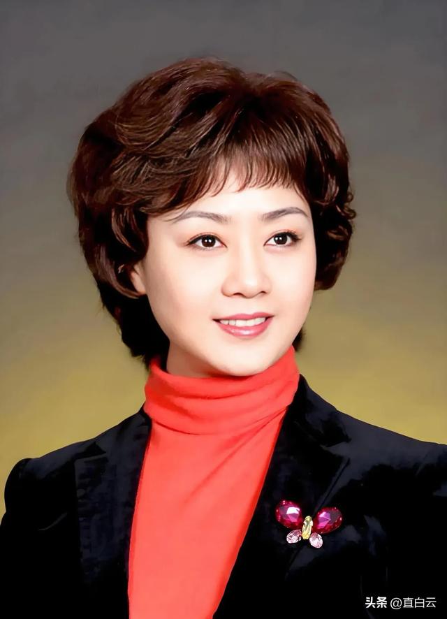 至今未婚未育，身边却有男人陪了近27年！59岁的她才是真人间清醒
