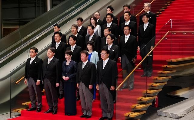 果然，“安倍”回来了！高市早苗不等贺电，对华摊出“三不”底牌