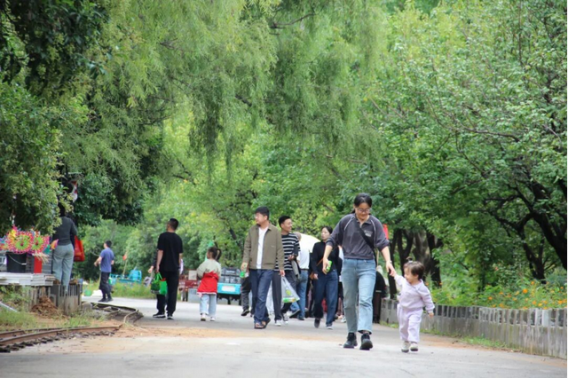 国庆中秋假期第七天，山亭旅游热度仍不减