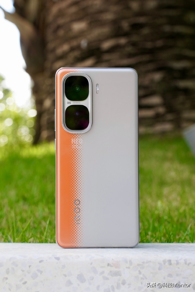 骁龙8 Elite机型怎么选？iQOONeo10Pro+的旗舰“芯”实践
