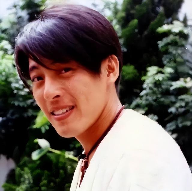 夫妻俩为了不变老，坚持31年不吃肉不生子，如今59岁近照不敢认