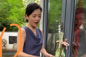 46岁前湖南台一姐素颜逛菜场，别墅院子曝光太高级了图片